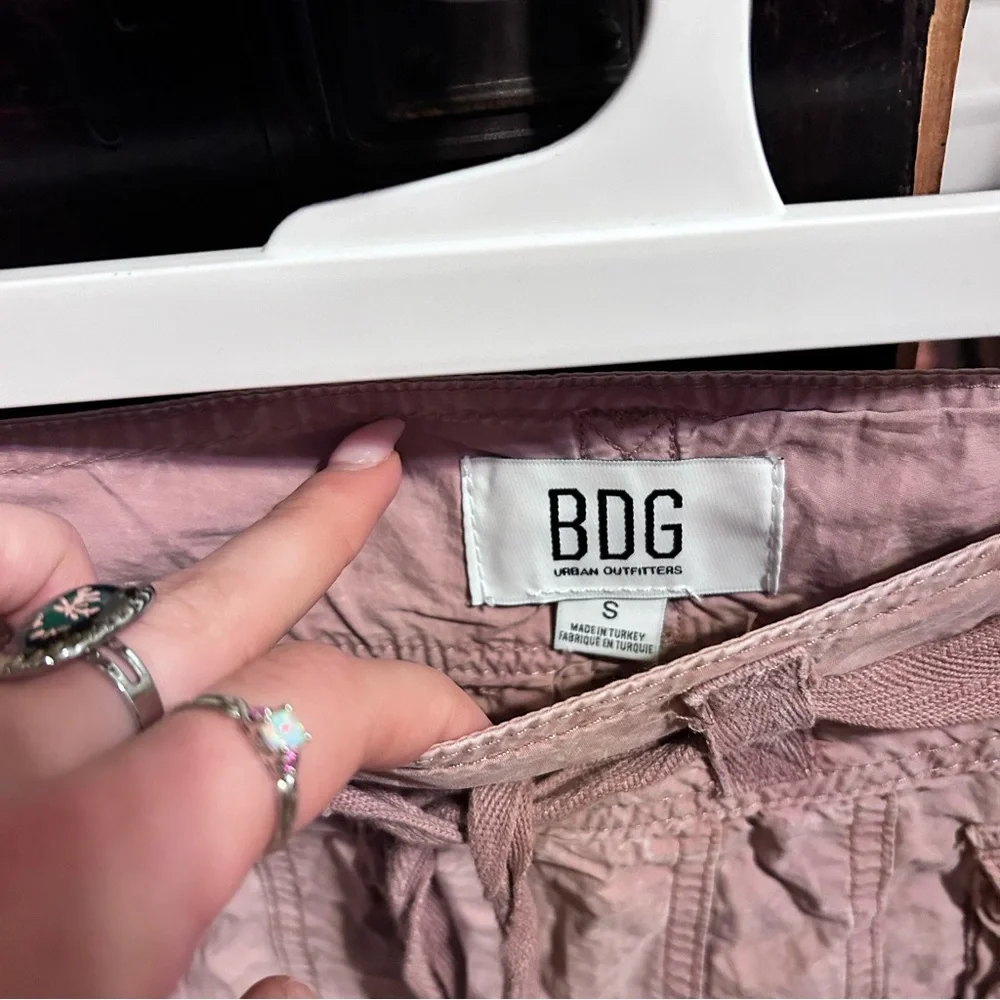 Pink BDG cargo skirt with adjustable waist - Picture 2 of 4